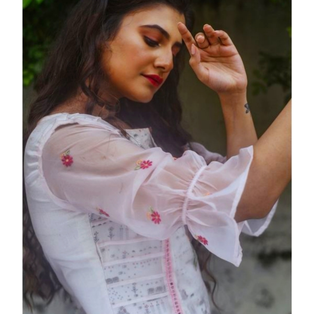 PastPastel pink embroidered kurta crafted in organza fabric with cotton lining. - Picture 2 of 4